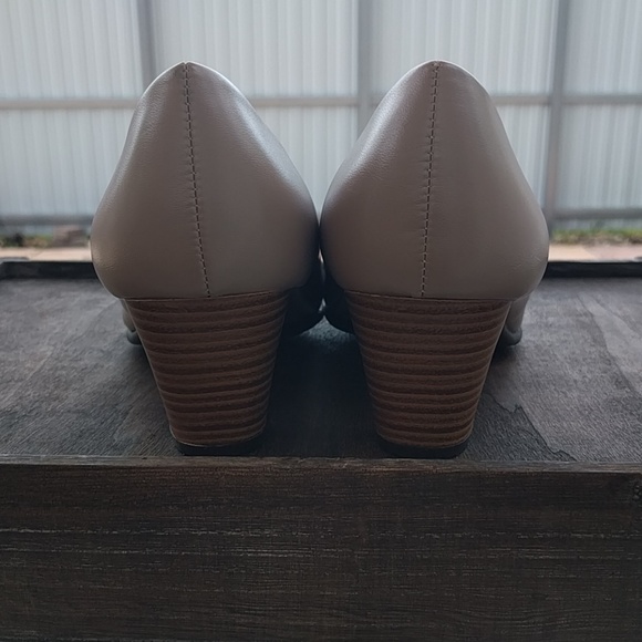 Womens Rounded Toe Pumps Block Heel  Beige Taupe - Picture 5 of 5